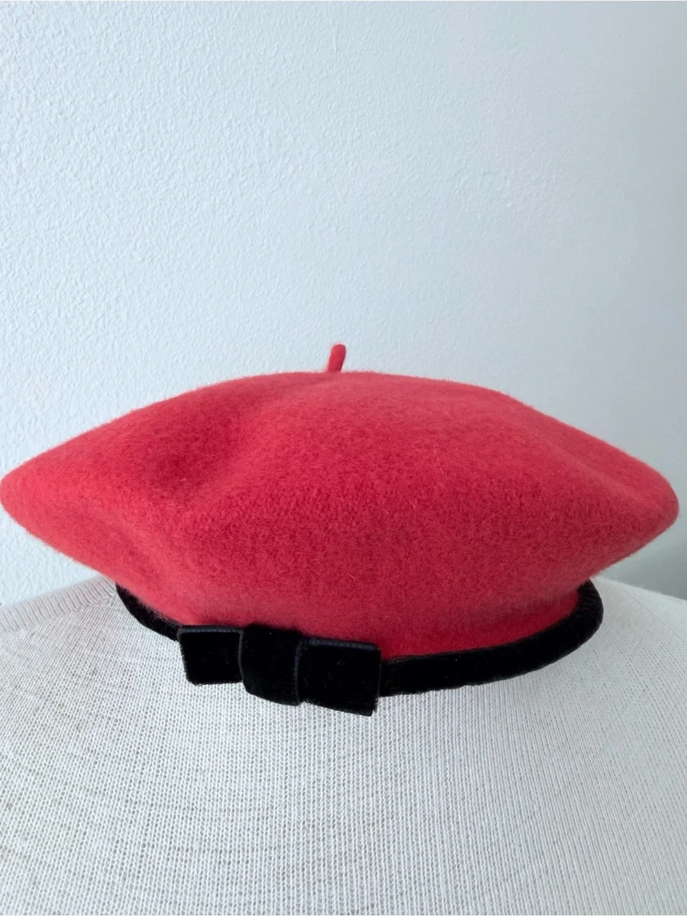 VTG GAP Red Wool Beret Hat Black Velvet Trim Bow Made in England S/M 80s/90s